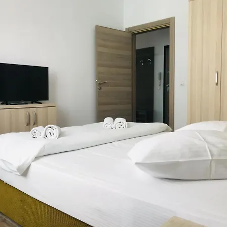 Wavessummerland * Mamaia